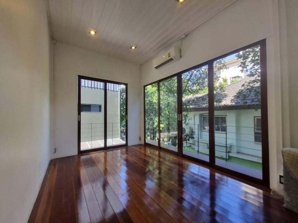 ให้เช่าโฮมออฟฟิศรัชดา ห้วยขวาง : ปล่อยเช่าโฮมออฟฟิศ รัชดา 32 - 36 ที่จอดรถ 8 คัน พื้นที่ใช้สอย 1,200 ตารางเมตร จดทะเบียนบริษัท หรือทำธุรกิจได้