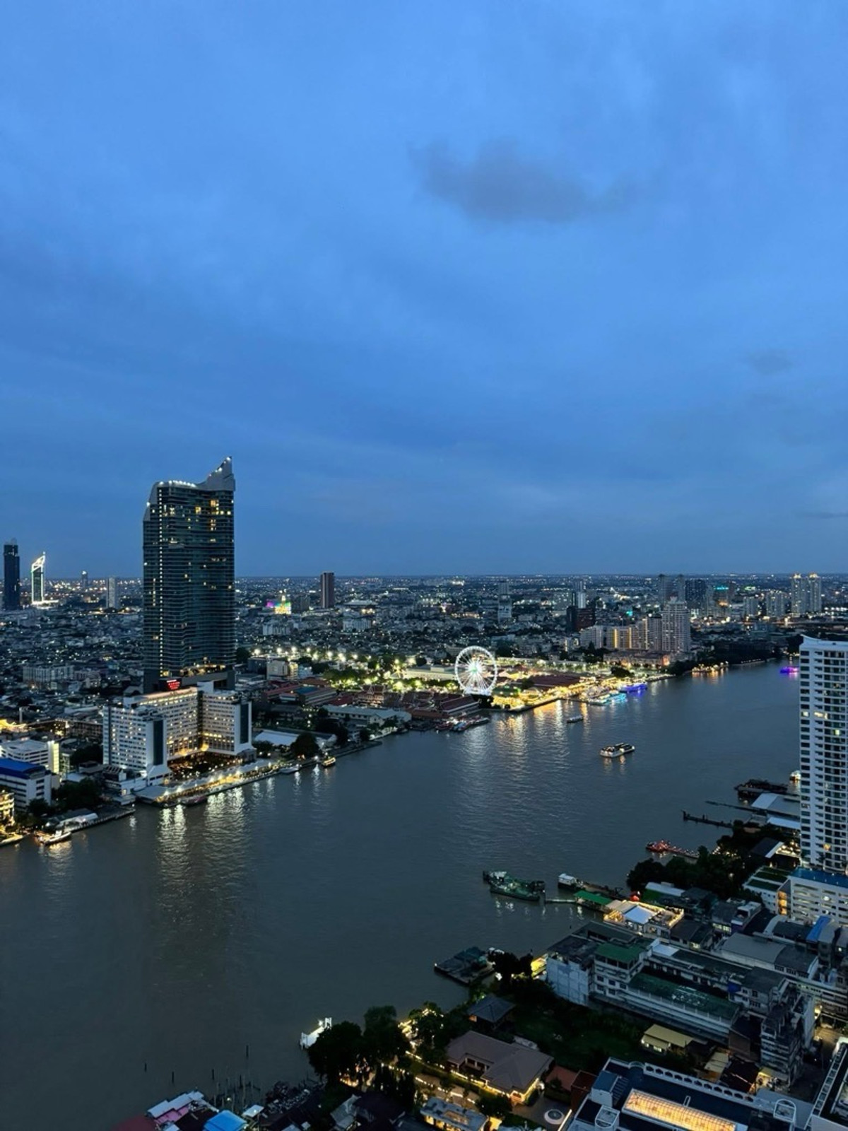 For RentCondoWongwianyai, Charoennakor : For Rent 📍 Chapter Charoennakhorn-Riverside 🏙️🏞️ Fully furnished inbox  Line : @ladysai (have @ )