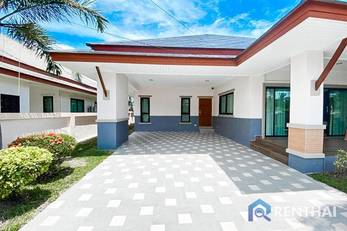 For SaleHousePattaya, Bangsaen, Chonburi : Beautiful villa in a large house project for sale