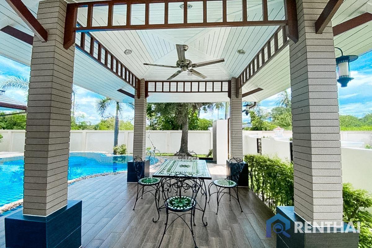 For SaleHousePattaya, Bangsaen, Chonburi : Beautiful villa in a large house project for sale