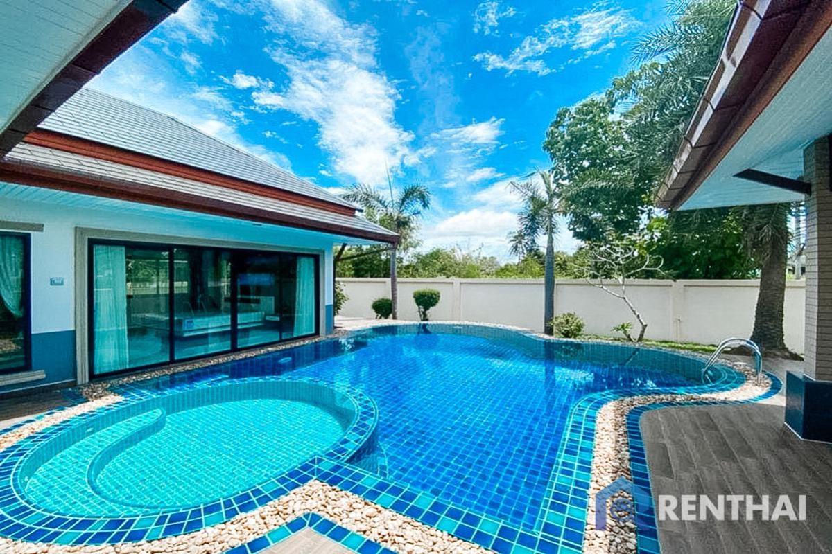 For SaleHousePattaya, Bangsaen, Chonburi : Beautiful villa in a large house project for sale