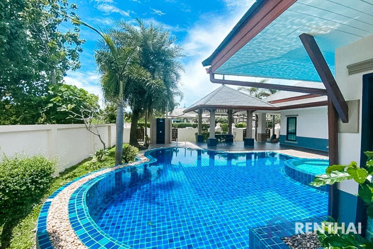 For SaleHousePattaya, Bangsaen, Chonburi : Beautiful villa in a large house project for sale
