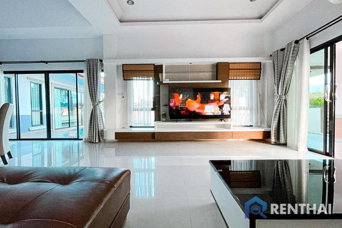 For SaleHousePattaya, Bangsaen, Chonburi : Beautiful villa in a large house project for sale