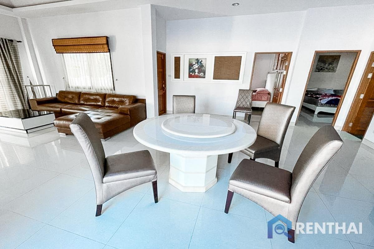 For SaleHousePattaya, Bangsaen, Chonburi : Beautiful villa in a large house project for sale