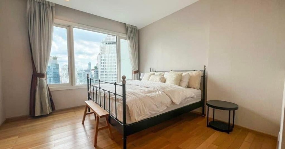 For RentCondoSukhumvit, Asoke, Thonglor : Siri at Sukhumvit★ 52 sq m., 33th floor (1 bedroom, 1 bathroom), ★near BTS Thonglor★ many amenities★ Complete with electrical appliances ★ Near the expressway ★