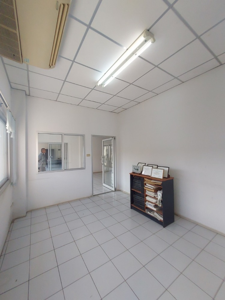 ขายโรงงานสมุทรปราการ สำโรง : ขายโรงงานมินิแฟคทอรี่ สุธาวี (เดิมเป็นโรงพิมพ์)  พร้อมใบรง.4  ถ.ปานวิถี ต.บางเพรียง อ.บางบ่อ สมุทรปราการ  โรงงานโกดัง 2 ชั้น เนื้อที่ 176 ตรว.