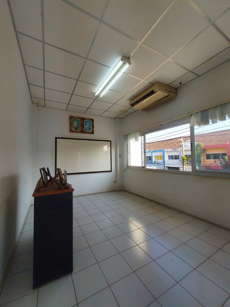 ขายโรงงานสมุทรปราการ สำโรง : ขายโรงงานมินิแฟคทอรี่ สุธาวี (เดิมเป็นโรงพิมพ์)  พร้อมใบรง.4  ถ.ปานวิถี ต.บางเพรียง อ.บางบ่อ สมุทรปราการ  โรงงานโกดัง 2 ชั้น เนื้อที่ 176 ตรว.