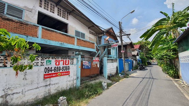 ขายที่ดินเกษตรศาสตร์ รัชโยธิน : ขายที่ดิน 50 ตรว. (แถมอพาร์ทเม้น)   ซอยพหลโยธิน 52  แยก 19 (ซอยร่วมใจ 7)  แขวงคลองถนน เขตบางเขน กทม. ใกล้ม.นอร์ทกรุงเทพ ตลาดยิ่งเจริญ