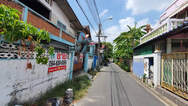 ขายที่ดินเกษตรศาสตร์ รัชโยธิน : ขายที่ดิน 50 ตรว. (แถมอพาร์ทเม้น)   ซอยพหลโยธิน 52  แยก 19 (ซอยร่วมใจ 7)  แขวงคลองถนน เขตบางเขน กทม. ใกล้ม.นอร์ทกรุงเทพ ตลาดยิ่งเจริญ