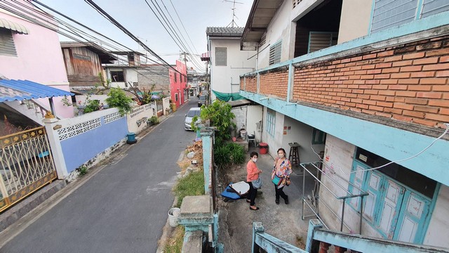 ขายที่ดินเกษตรศาสตร์ รัชโยธิน : ขายที่ดิน 50 ตรว. (แถมอพาร์ทเม้น)   ซอยพหลโยธิน 52  แยก 19 (ซอยร่วมใจ 7)  แขวงคลองถนน เขตบางเขน กทม. ใกล้ม.นอร์ทกรุงเทพ ตลาดยิ่งเจริญ