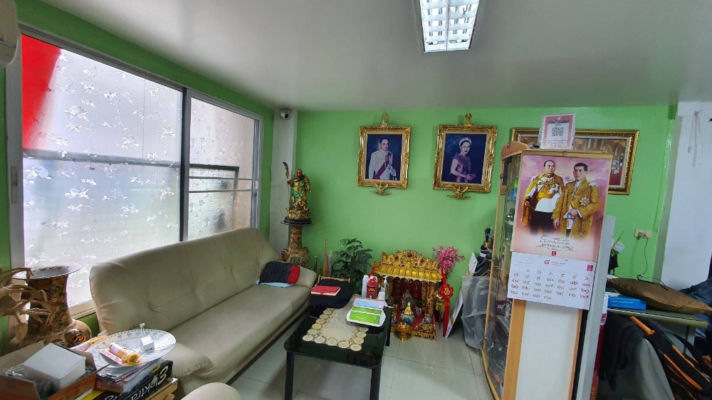 For SaleShop HouseWongwianyai, Charoennakor : Shophouse for sale, 3.5 floors, 2 units, adding a mezzanine and adding a rooftop, Soi Charoen Nakhon 49, suitable for an office or residence.