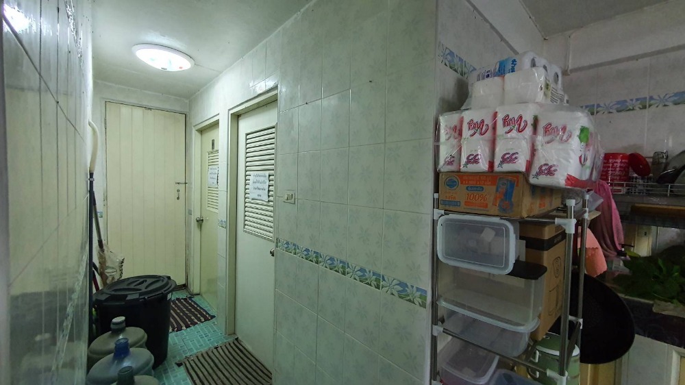For SaleShop HouseWongwianyai, Charoennakor : Shophouse for sale, 3.5 floors, 2 units, adding a mezzanine and adding a rooftop, Soi Charoen Nakhon 49, suitable for an office or residence.