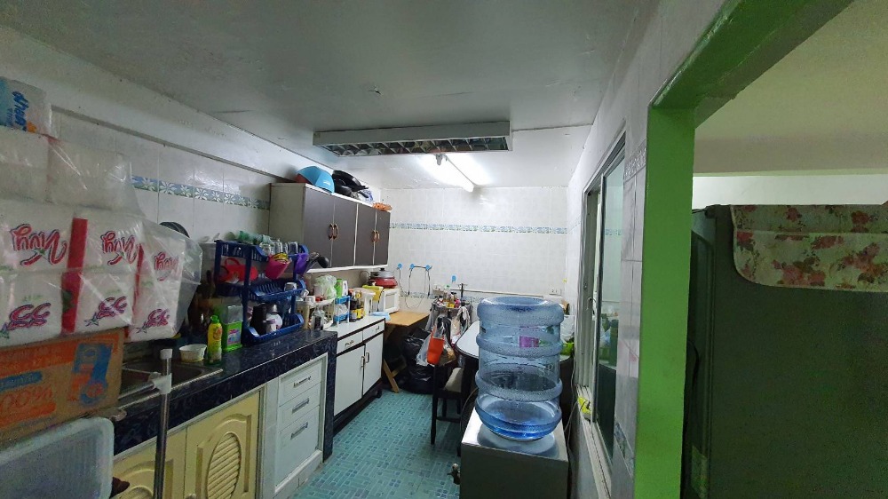 For SaleShop HouseWongwianyai, Charoennakor : Shophouse for sale, 3.5 floors, 2 units, adding a mezzanine and adding a rooftop, Soi Charoen Nakhon 49, suitable for an office or residence.