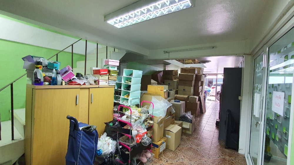 For SaleShop HouseWongwianyai, Charoennakor : Shophouse for sale, 3.5 floors, 2 units, adding a mezzanine and adding a rooftop, Soi Charoen Nakhon 49, suitable for an office or residence.