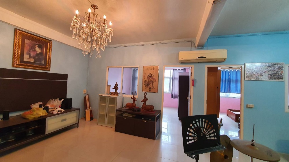For SaleShop HouseWongwianyai, Charoennakor : Shophouse for sale, 3.5 floors, 2 units, adding a mezzanine and adding a rooftop, Soi Charoen Nakhon 49, suitable for an office or residence.