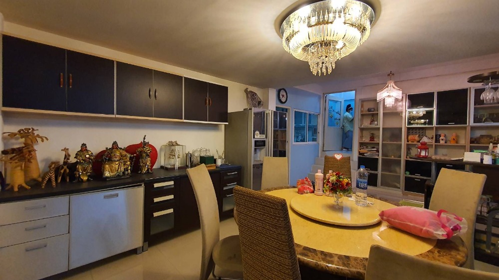 For SaleShop HouseWongwianyai, Charoennakor : Shophouse for sale, 3.5 floors, 2 units, adding a mezzanine and adding a rooftop, Soi Charoen Nakhon 49, suitable for an office or residence.