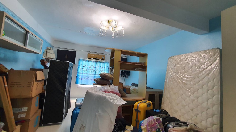 For SaleShop HouseWongwianyai, Charoennakor : Shophouse for sale, 3.5 floors, 2 units, adding a mezzanine and adding a rooftop, Soi Charoen Nakhon 49, suitable for an office or residence.