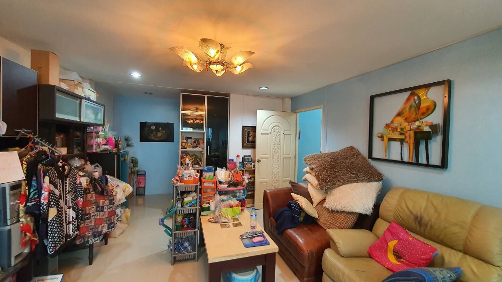 For SaleShop HouseWongwianyai, Charoennakor : Shophouse for sale, 3.5 floors, 2 units, adding a mezzanine and adding a rooftop, Soi Charoen Nakhon 49, suitable for an office or residence.