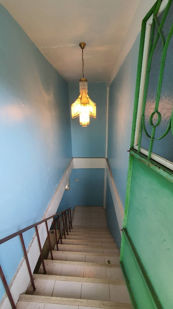 For SaleShop HouseWongwianyai, Charoennakor : Shophouse for sale, 3.5 floors, 2 units, adding a mezzanine and adding a rooftop, Soi Charoen Nakhon 49, suitable for an office or residence.