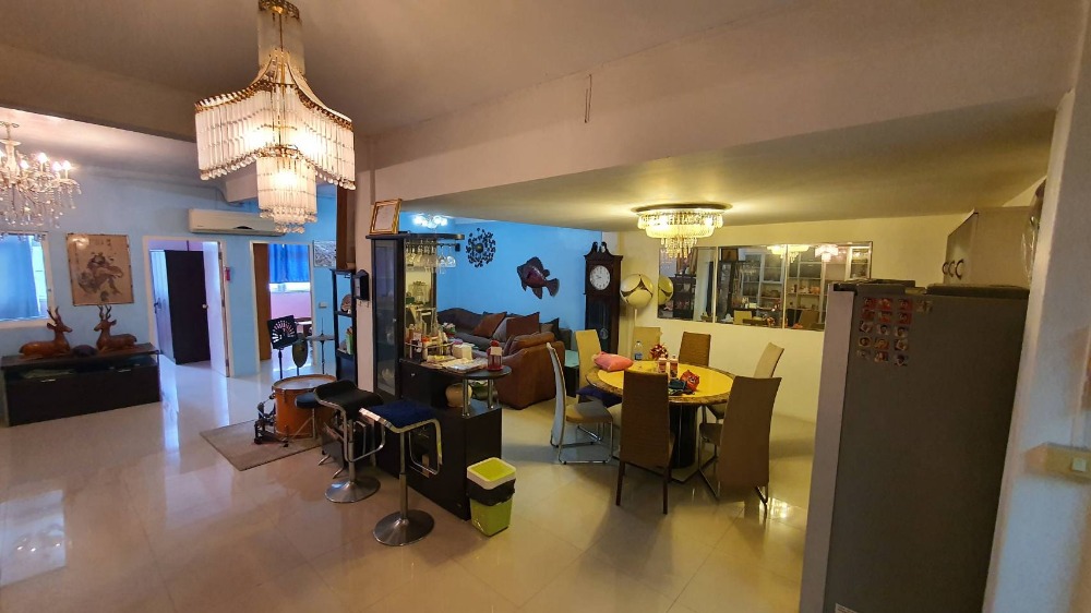 For SaleShop HouseWongwianyai, Charoennakor : Shophouse for sale, 3.5 floors, 2 units, adding a mezzanine and adding a rooftop, Soi Charoen Nakhon 49, suitable for an office or residence.