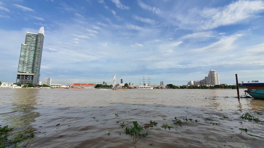 For SaleShop HouseWongwianyai, Charoennakor : Shophouse for sale, 3.5 floors, 2 units, adding a mezzanine and adding a rooftop, Soi Charoen Nakhon 49, suitable for an office or residence.