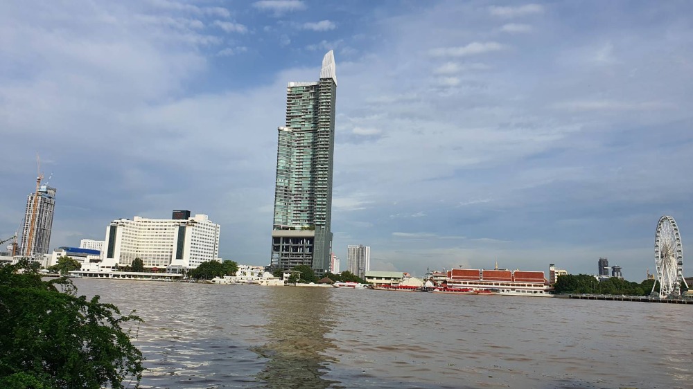 For SaleShop HouseWongwianyai, Charoennakor : Shophouse for sale, 3.5 floors, 2 units, adding a mezzanine and adding a rooftop, Soi Charoen Nakhon 49, suitable for an office or residence.