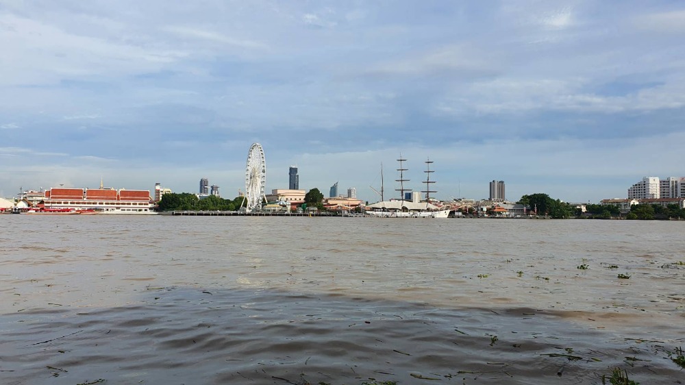 For SaleShop HouseWongwianyai, Charoennakor : Shophouse for sale, 3.5 floors, 2 units, adding a mezzanine and adding a rooftop, Soi Charoen Nakhon 49, suitable for an office or residence.