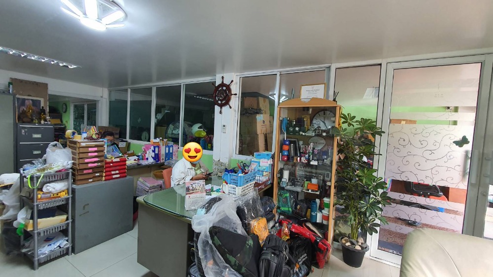 For SaleShop HouseWongwianyai, Charoennakor : Shophouse for sale, 3.5 floors, 2 units, adding a mezzanine and adding a rooftop, Soi Charoen Nakhon 49, suitable for an office or residence.