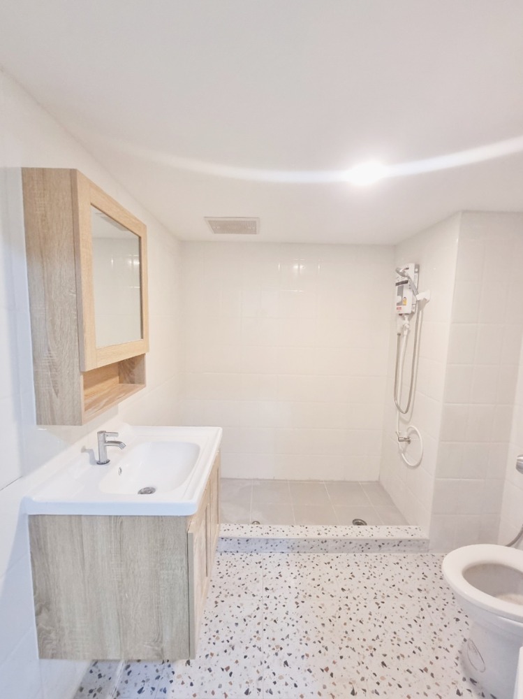 ขายคอนโดลาดพร้าว101 แฮปปี้แลนด์ : City Villa ห้องใหญ่ เฟอร์ริเจอร์ ครบ ราคาล้านต้นๆ ต้องห้องนี้เลย