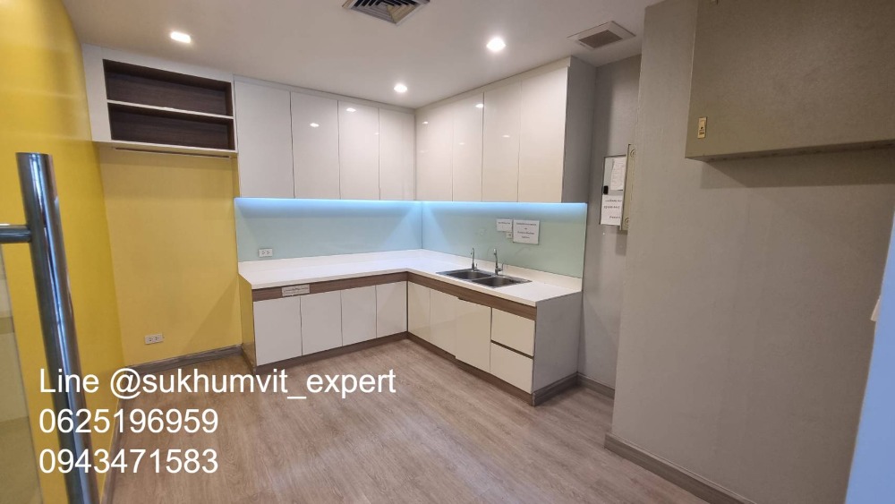 For RentOfficeWitthayu, Chidlom, Langsuan, Ploenchit : BTS Ploenchit Nana, good location, office for rent, 500 sq m, good price 650 baht/sq m.