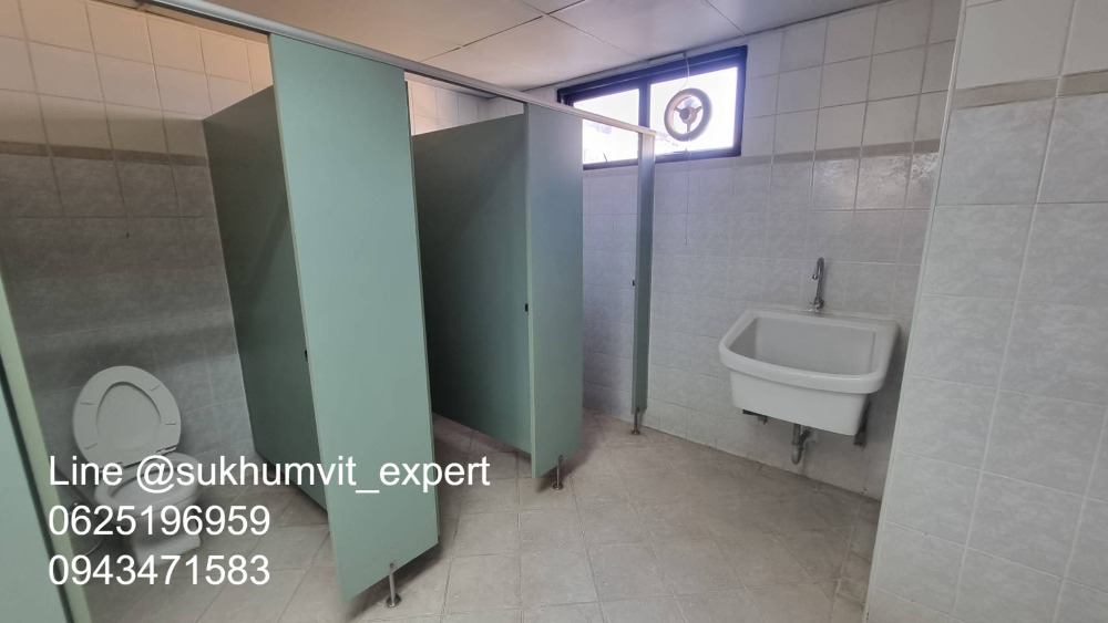 For RentOfficeWitthayu, Chidlom, Langsuan, Ploenchit : BTS Ploenchit Nana, good location, office for rent, 500 sq m, good price 650 baht/sq m.