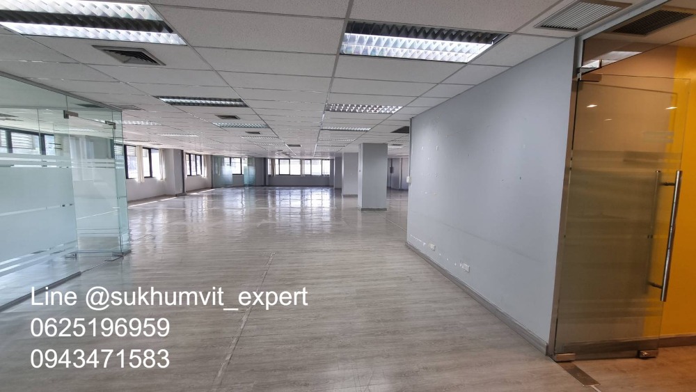 For RentOfficeWitthayu, Chidlom, Langsuan, Ploenchit : BTS Ploenchit Nana, good location, office for rent, 500 sq m, good price 650 baht/sq m.
