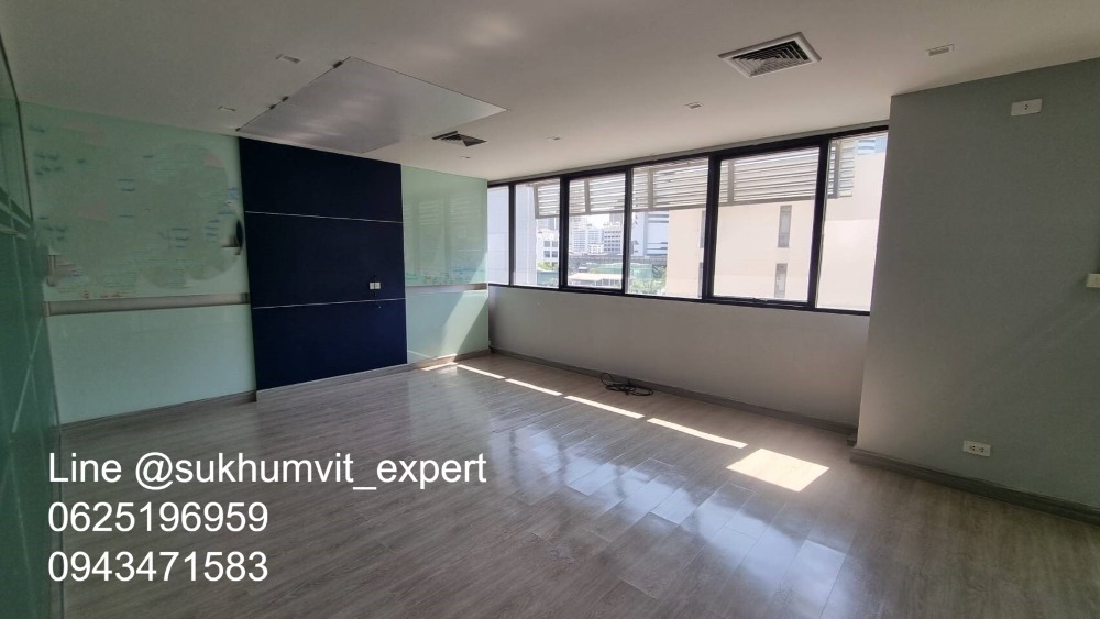 For RentOfficeWitthayu, Chidlom, Langsuan, Ploenchit : BTS Ploenchit Nana, good location, office for rent, 500 sq m, good price 650 baht/sq m.