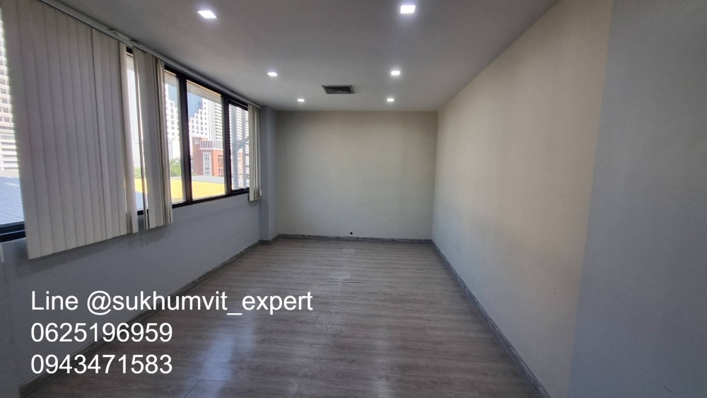 For RentOfficeWitthayu, Chidlom, Langsuan, Ploenchit : BTS Ploenchit Nana, good location, office for rent, 500 sq m, good price 650 baht/sq m.