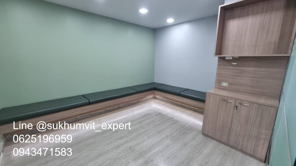 For RentOfficeWitthayu, Chidlom, Langsuan, Ploenchit : BTS Ploenchit Nana, good location, office for rent, 500 sq m, good price 650 baht/sq m.