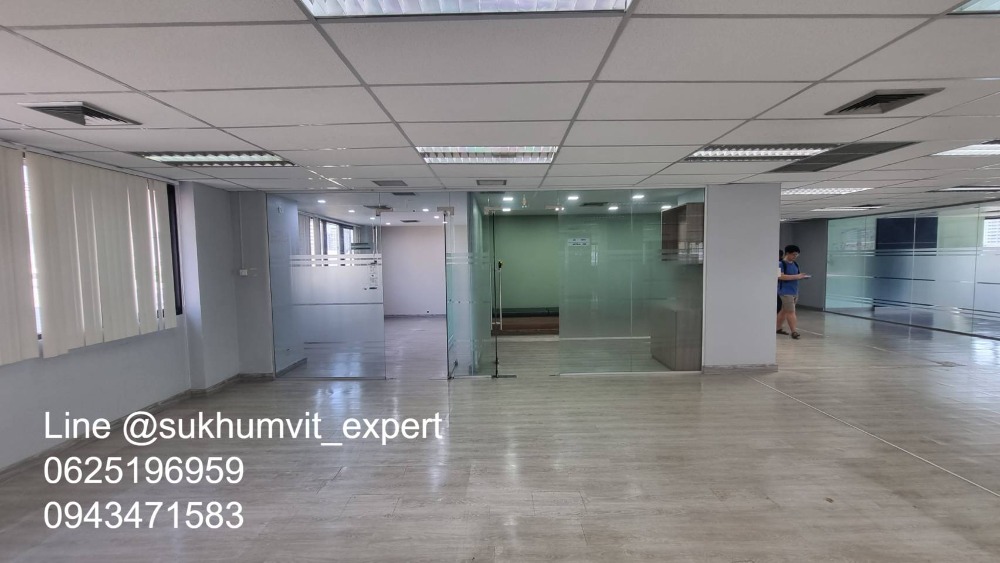 For RentOfficeWitthayu, Chidlom, Langsuan, Ploenchit : BTS Ploenchit Nana, good location, office for rent, 500 sq m, good price 650 baht/sq m.