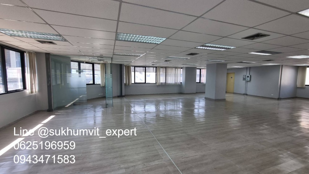 For RentOfficeWitthayu, Chidlom, Langsuan, Ploenchit : BTS Ploenchit Nana, good location, office for rent, 500 sq m, good price 650 baht/sq m.
