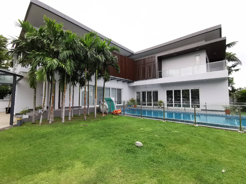 For RentHousePattanakan, Srinakarin : Panya village Pattanakarn 30: 187sqwah 450 sqm. 4bed 5bath 300,000/mth Am: 0656199198