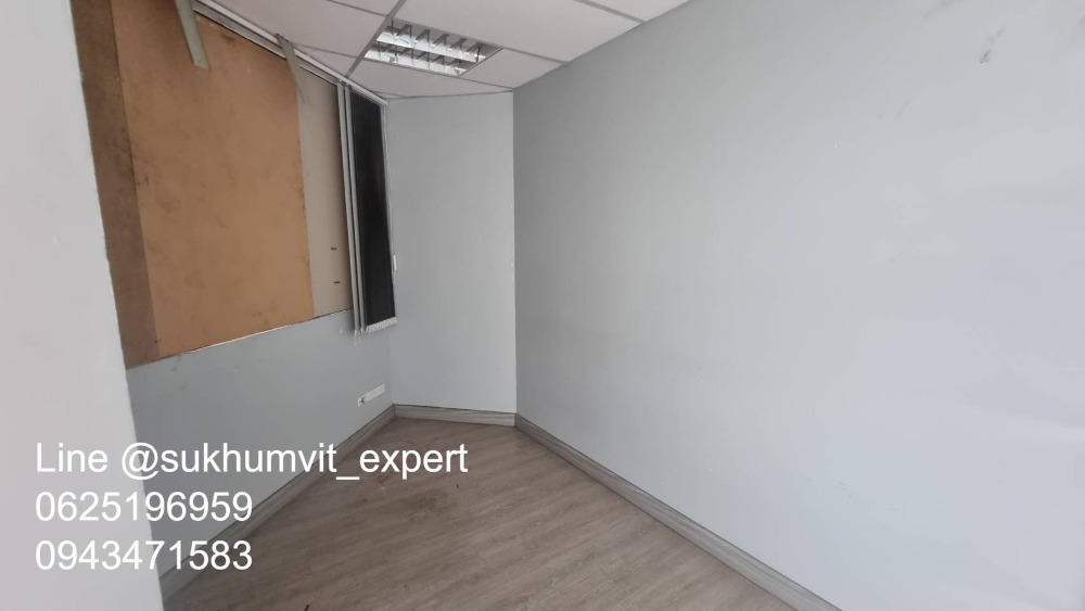 For RentOfficeWitthayu, Chidlom, Langsuan, Ploenchit : BTS Ploenchit Nana, good location, office for rent, 250 sq m, good price 650 baht/sq m.