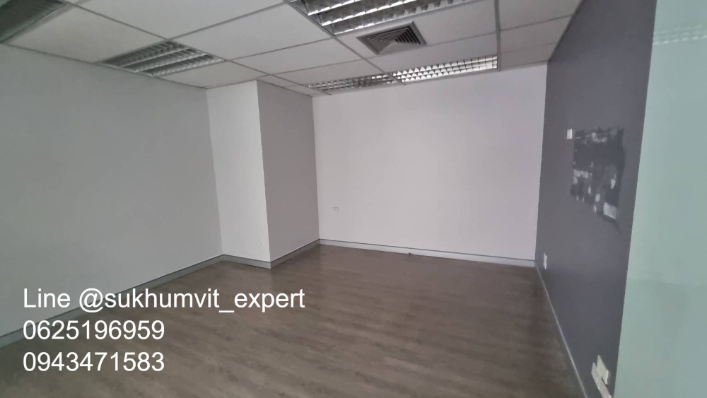 For RentOfficeWitthayu, Chidlom, Langsuan, Ploenchit : BTS Ploenchit Nana, good location, office for rent, 250 sq m, good price 650 baht/sq m.