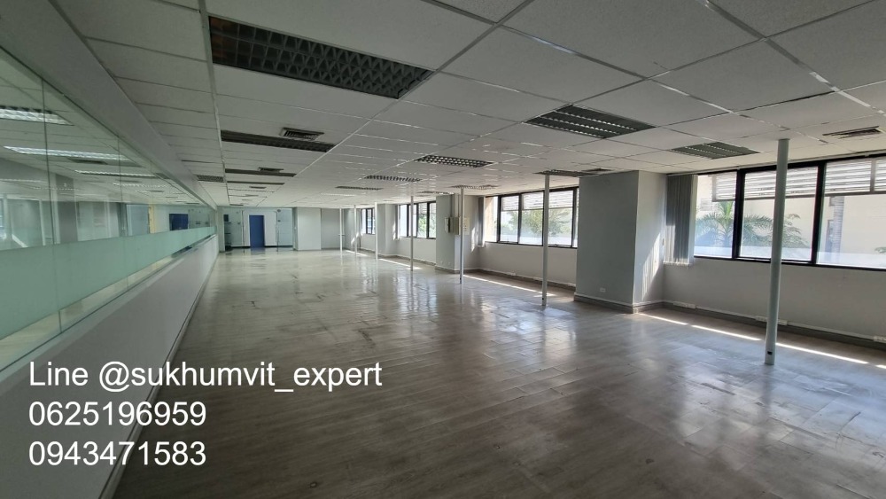 For RentOfficeWitthayu, Chidlom, Langsuan, Ploenchit : BTS Ploenchit Nana, good location, office for rent, 250 sq m, good price 650 baht/sq m.