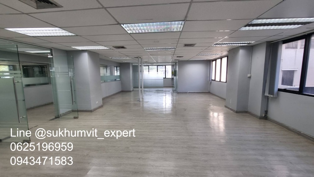 For RentOfficeWitthayu, Chidlom, Langsuan, Ploenchit : BTS Ploenchit Nana, good location, office for rent, 250 sq m, good price 650 baht/sq m.