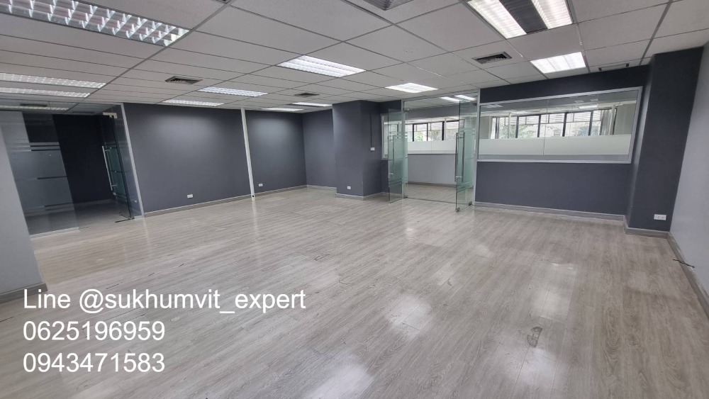 For RentOfficeWitthayu, Chidlom, Langsuan, Ploenchit : BTS Ploenchit Nana, good location, office for rent, 250 sq m, good price 650 baht/sq m.