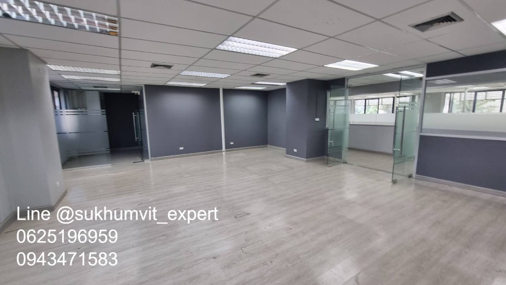 For RentOfficeWitthayu, Chidlom, Langsuan, Ploenchit : BTS Ploenchit Nana, good location, office for rent, 250 sq m, good price 650 baht/sq m.