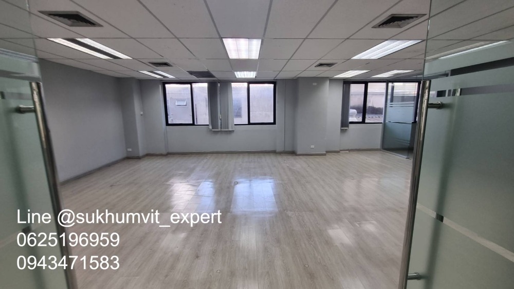 For RentOfficeWitthayu, Chidlom, Langsuan, Ploenchit : BTS Ploenchit Nana, good location, office for rent, 250 sq m, good price 650 baht/sq m.