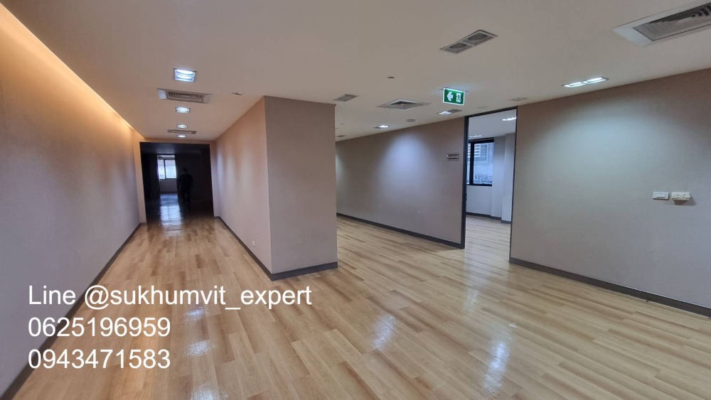For RentOfficeWitthayu, Chidlom, Langsuan, Ploenchit : BTS Ploenchit Nana, good location, office for rent, 357 sq m, good price 650 baht/sq m, 232,050 baht per month.
