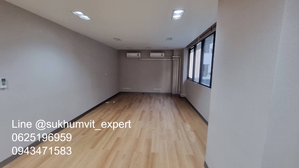 For RentOfficeWitthayu, Chidlom, Langsuan, Ploenchit : BTS Ploenchit Nana, good location, office for rent, 357 sq m, good price 650 baht/sq m, 232,050 baht per month.