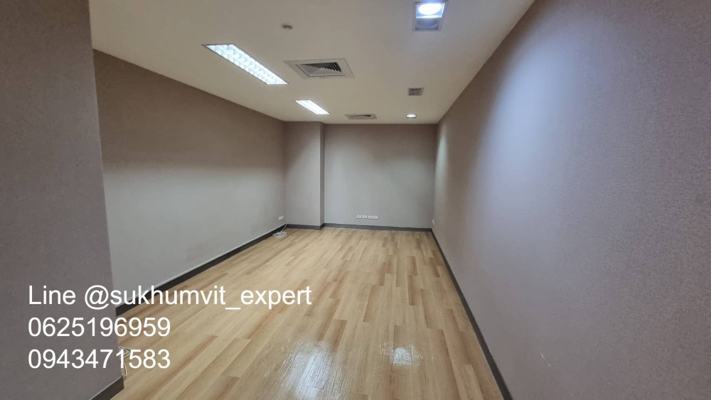 For RentOfficeWitthayu, Chidlom, Langsuan, Ploenchit : BTS Ploenchit Nana, good location, office for rent, 357 sq m, good price 650 baht/sq m, 232,050 baht per month.