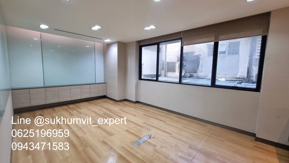 For RentOfficeWitthayu, Chidlom, Langsuan, Ploenchit : BTS Ploenchit Nana, good location, office for rent, 357 sq m, good price 650 baht/sq m, 232,050 baht per month.