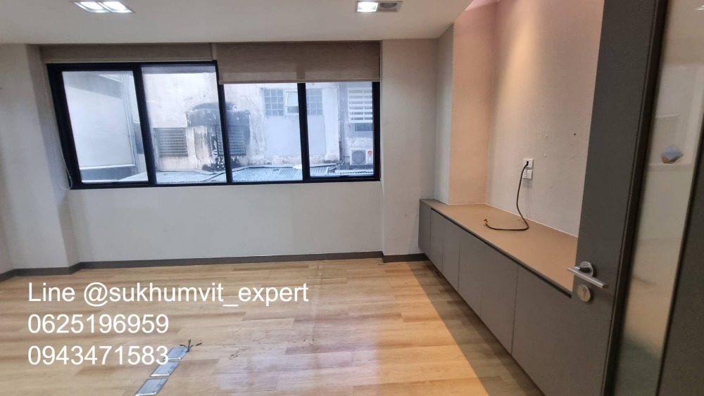 For RentOfficeWitthayu, Chidlom, Langsuan, Ploenchit : BTS Ploenchit Nana, good location, office for rent, 357 sq m, good price 650 baht/sq m, 232,050 baht per month.